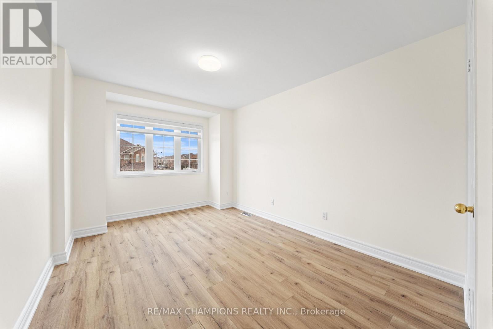42 ABBOTSBURY DRIVE - 31
