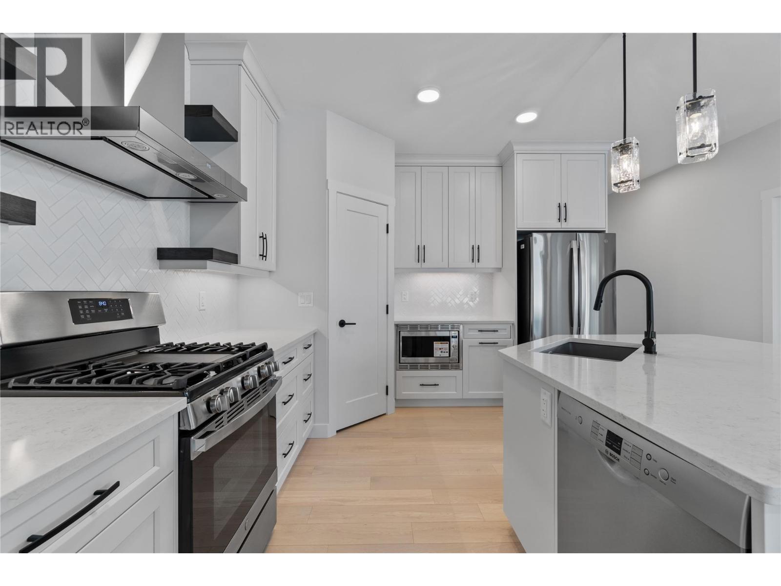 #9 1840 10 Street SW - 4