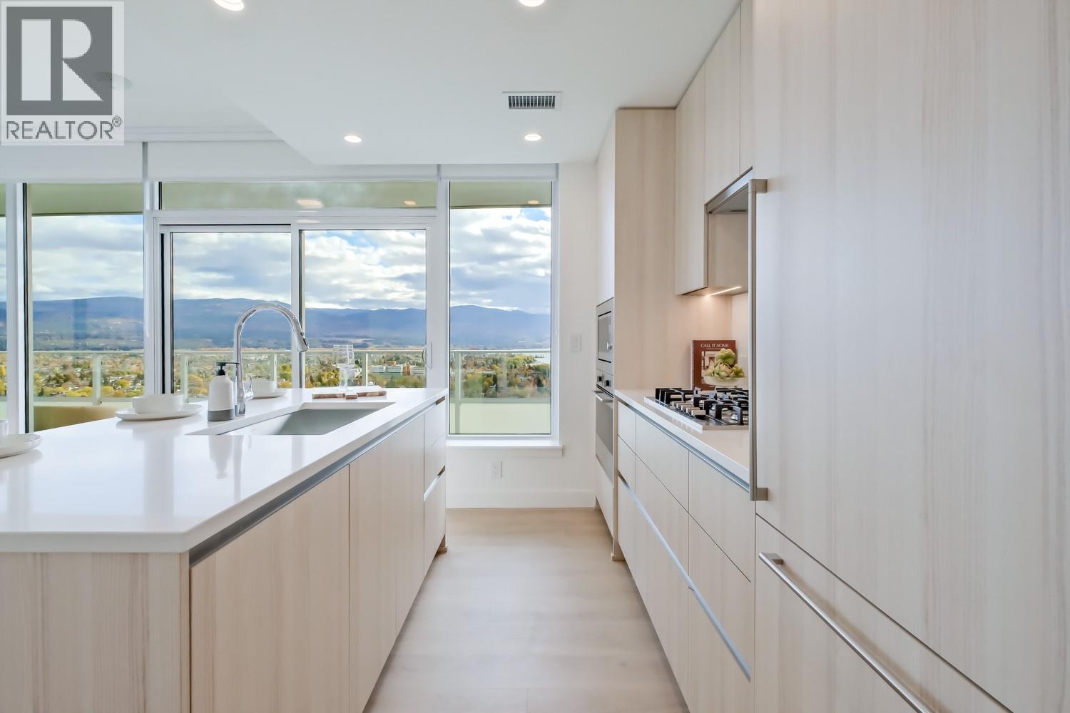 #2208 238 Leon Avenue - 9