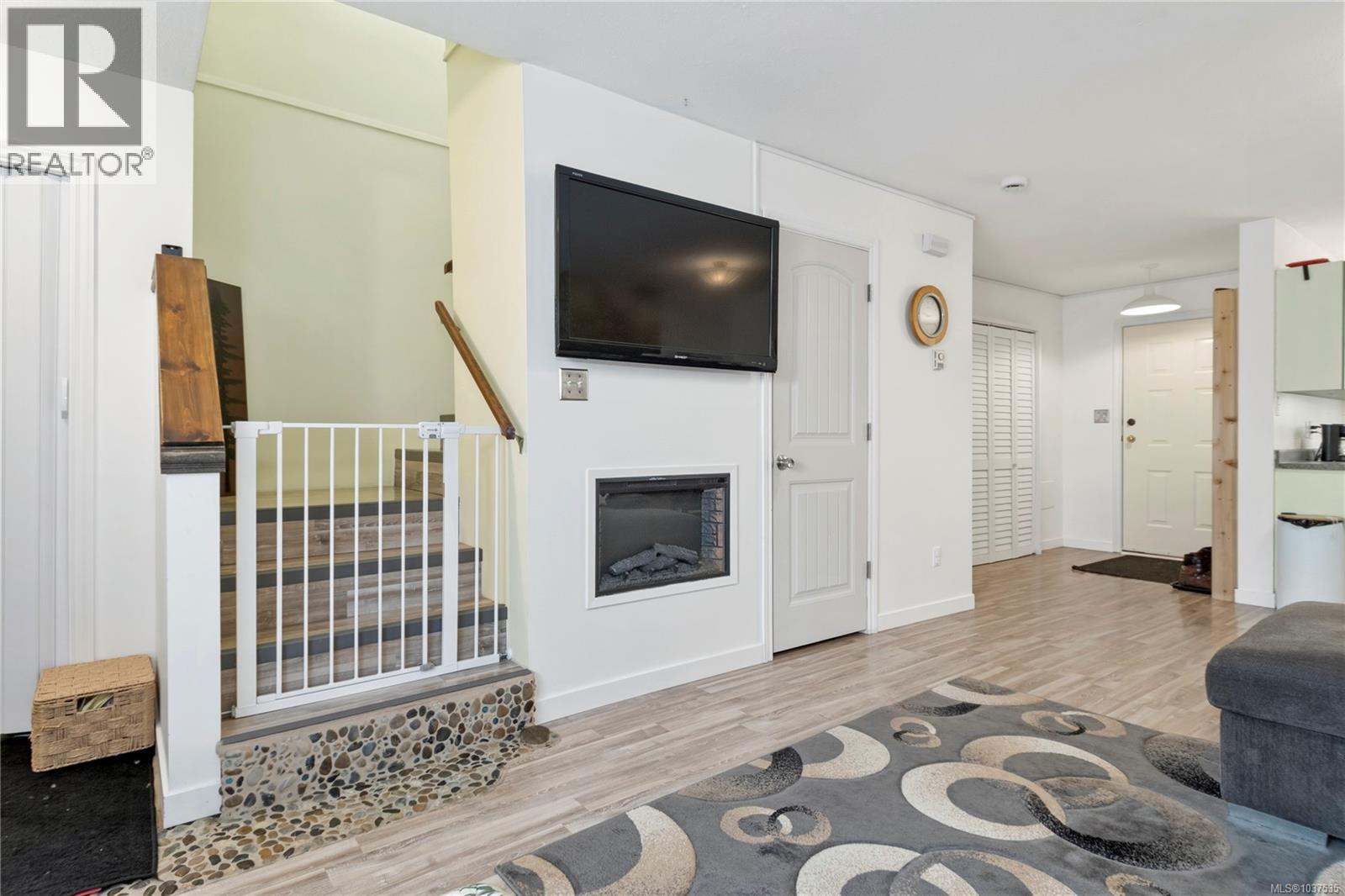 #9 555 Rockland Rd - 4