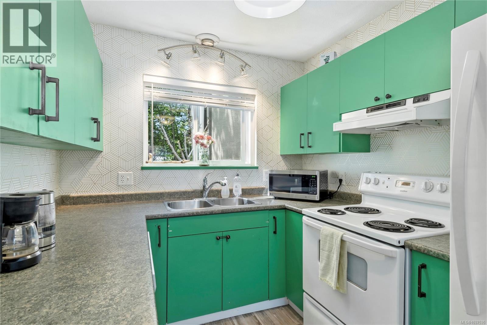 #9 555 Rockland Rd - 6