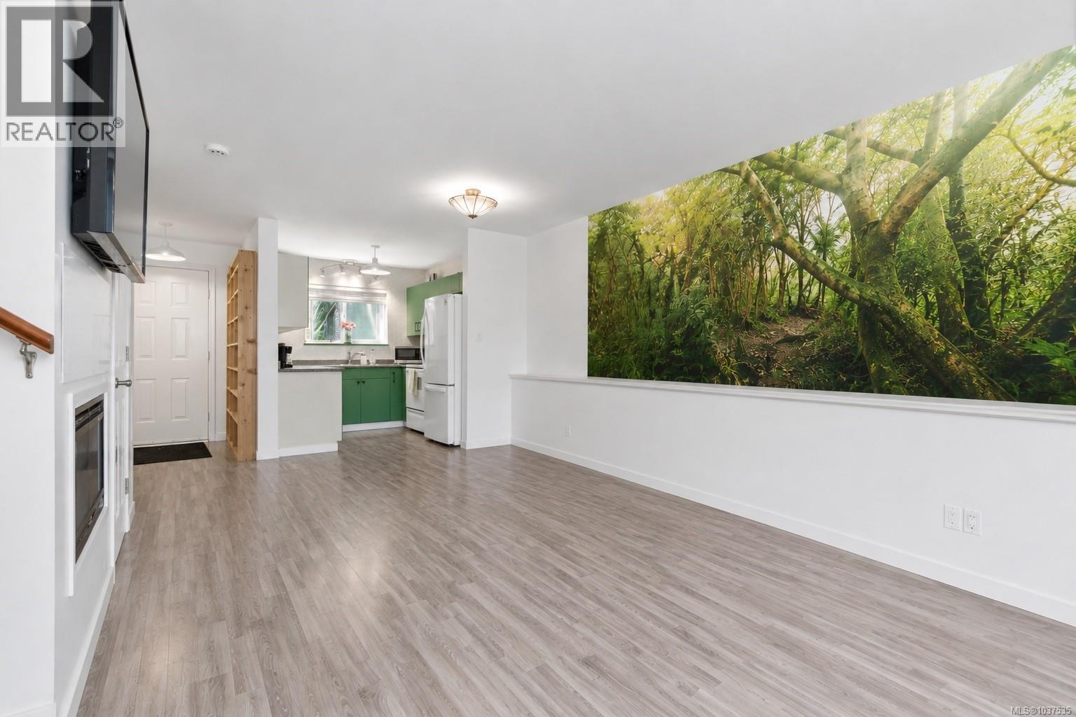 #9 555 Rockland Rd - 3