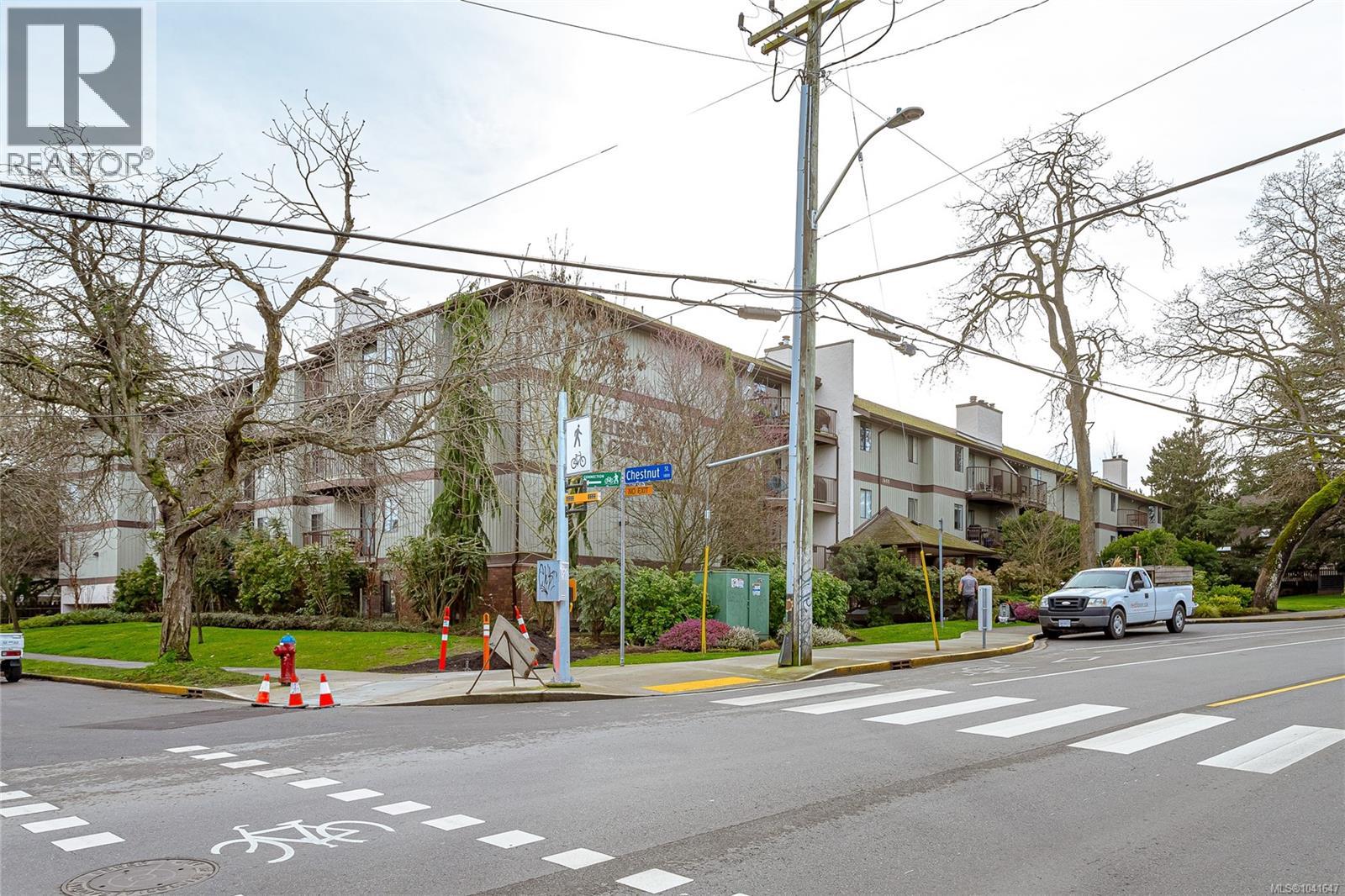 #109 1655 Begbie St - 3