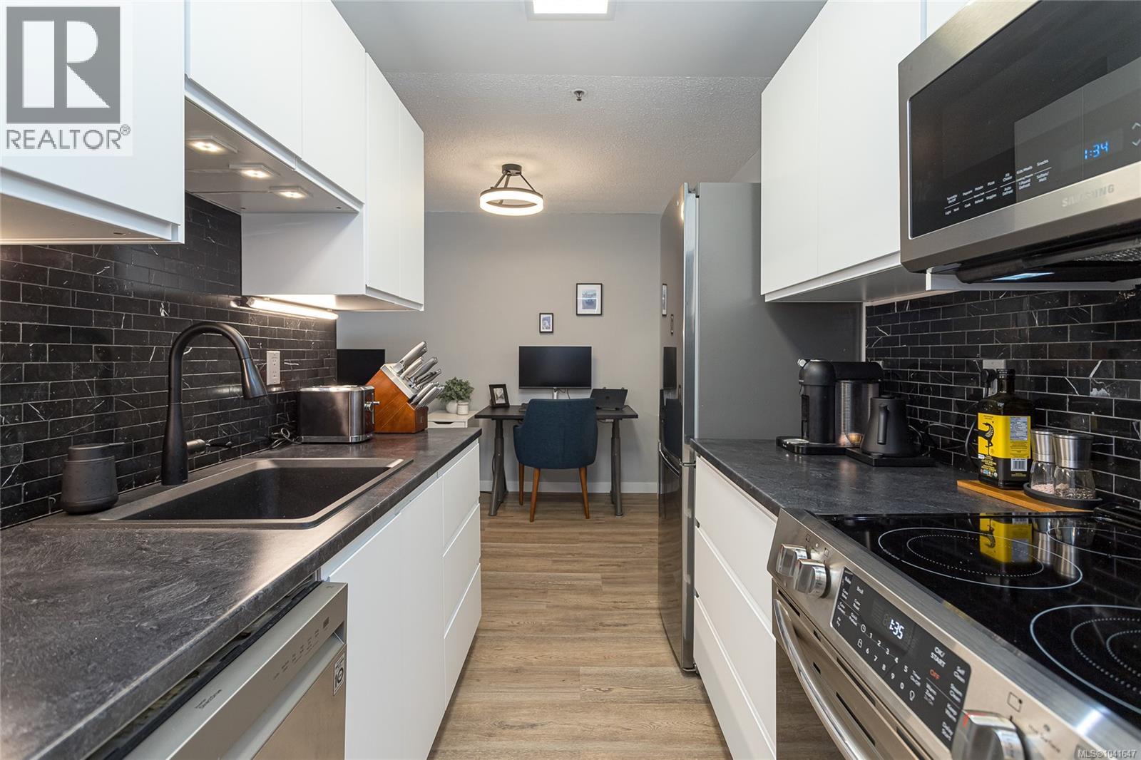 #109 1655 Begbie St - 9
