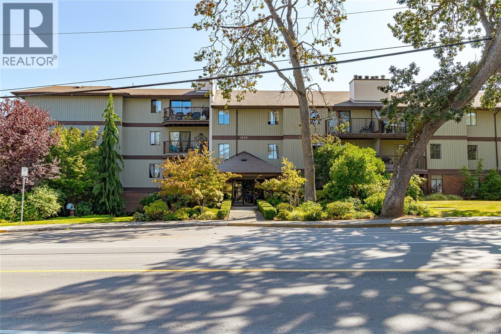 #109 1655 Begbie St - 2