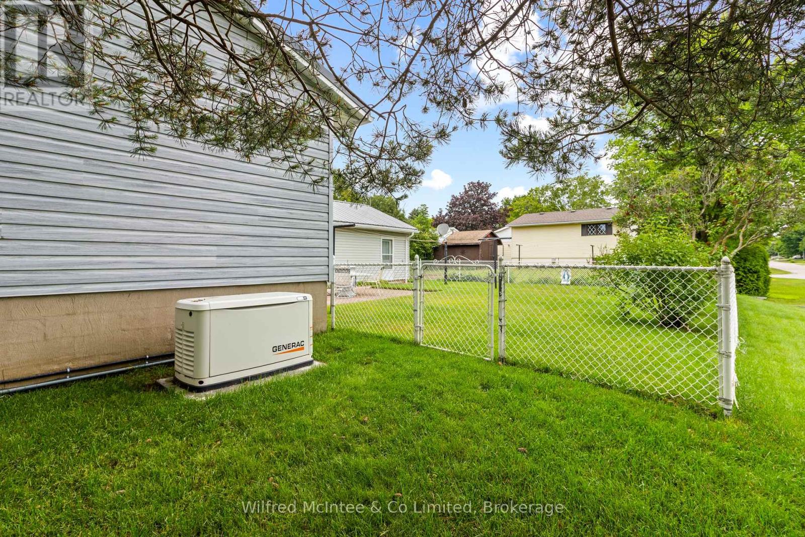 455 BRUCE STREET - 13