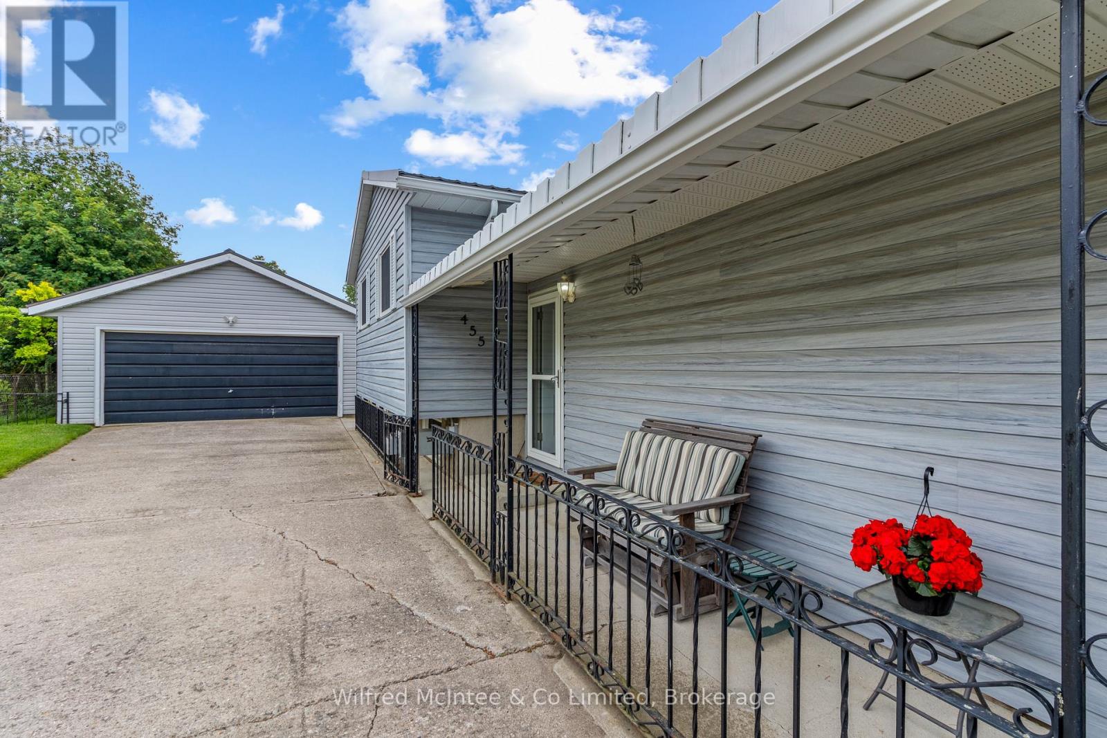 455 BRUCE STREET - 16