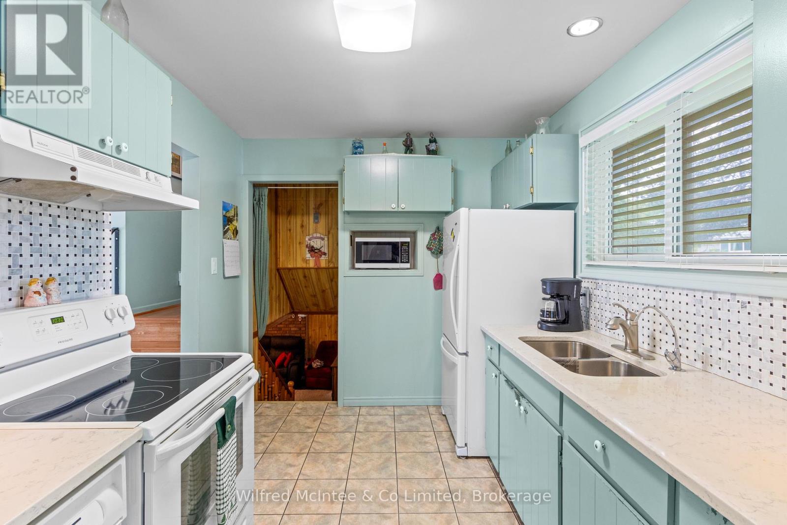455 BRUCE STREET - 23