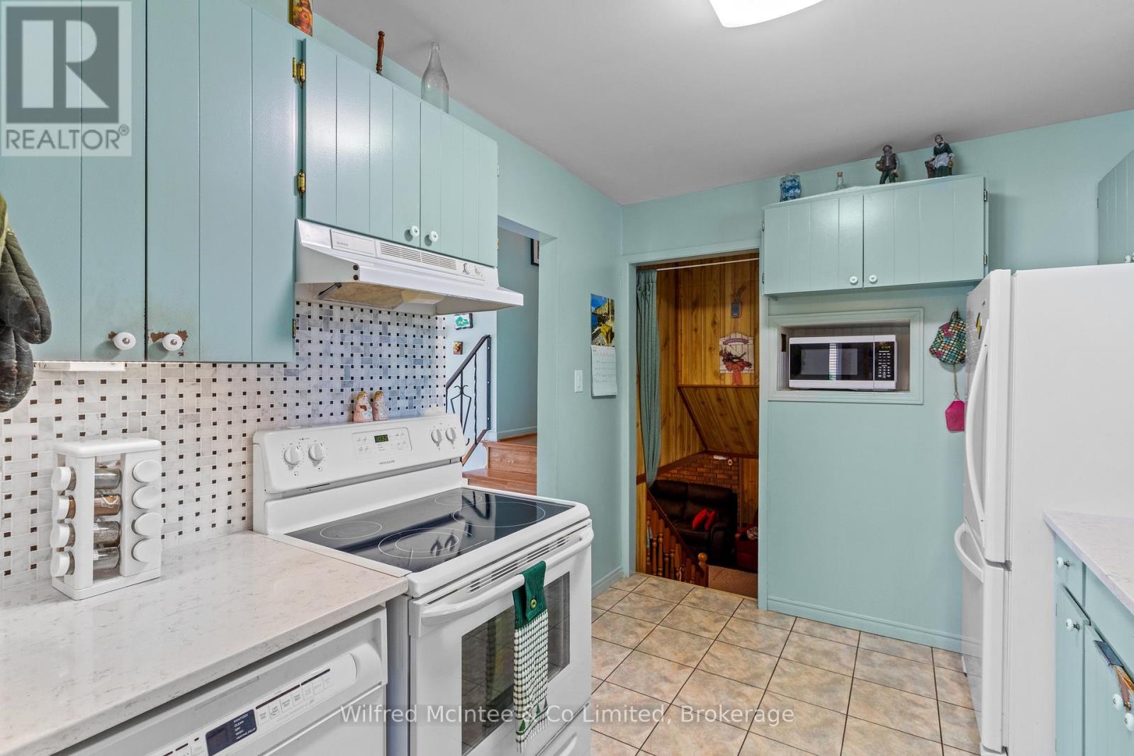 455 BRUCE STREET - 24