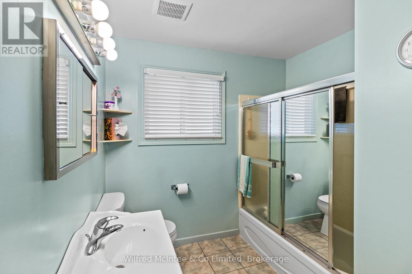 455 BRUCE STREET - 32