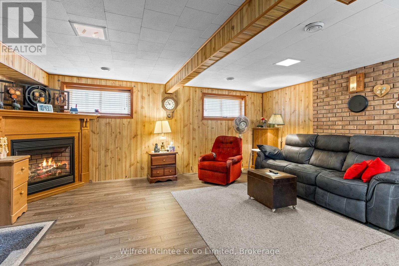 455 BRUCE STREET - 35