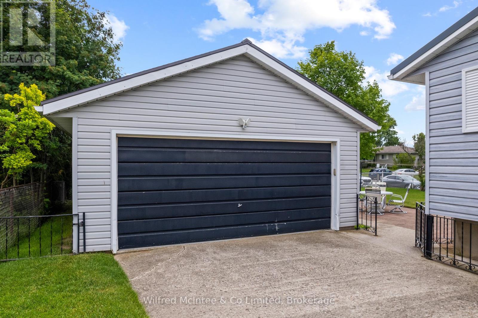 455 BRUCE STREET - 42