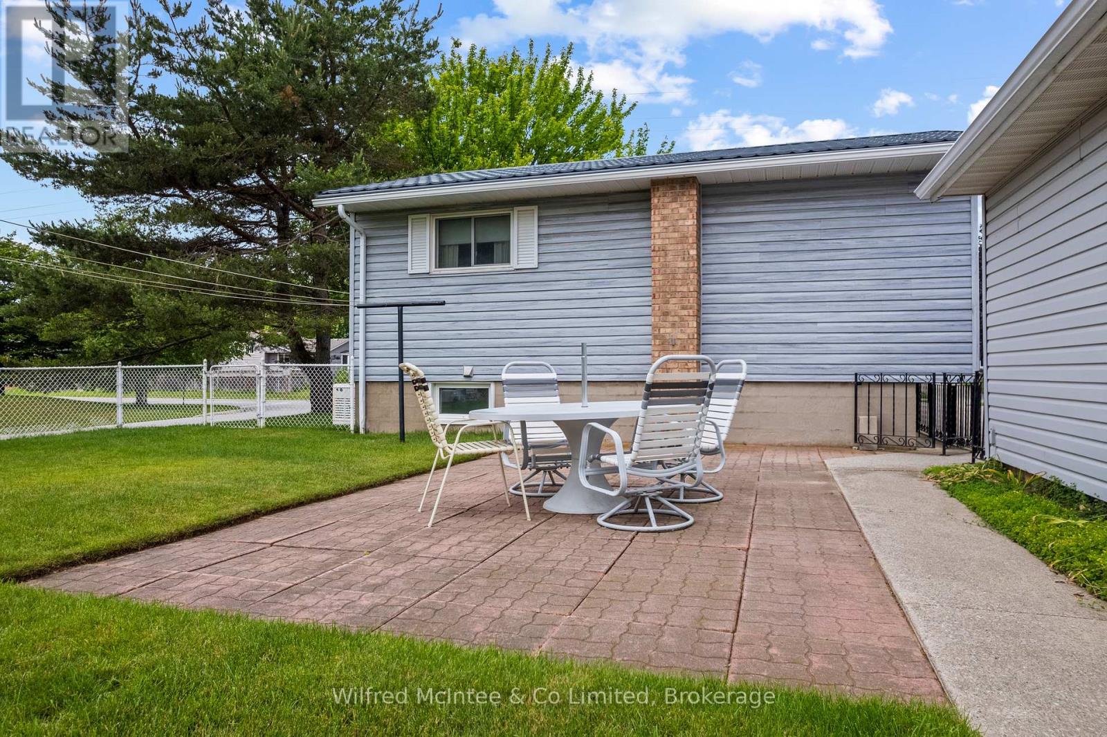 455 BRUCE STREET - 9