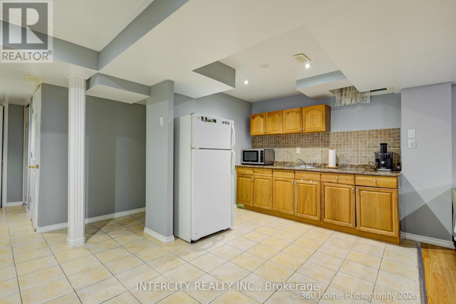 27 MODESTO CRESCENT - 22