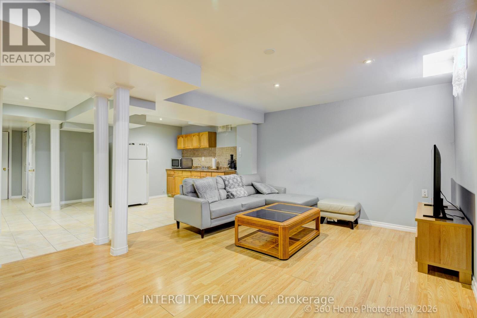 27 MODESTO CRESCENT - 24