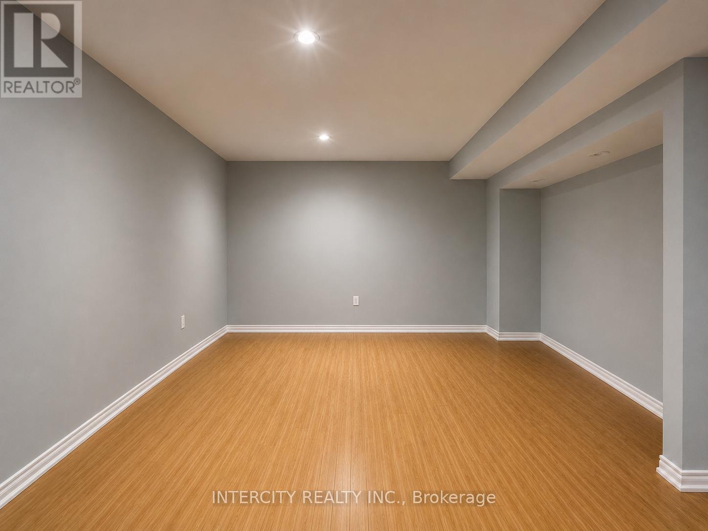 27 MODESTO CRESCENT - 26