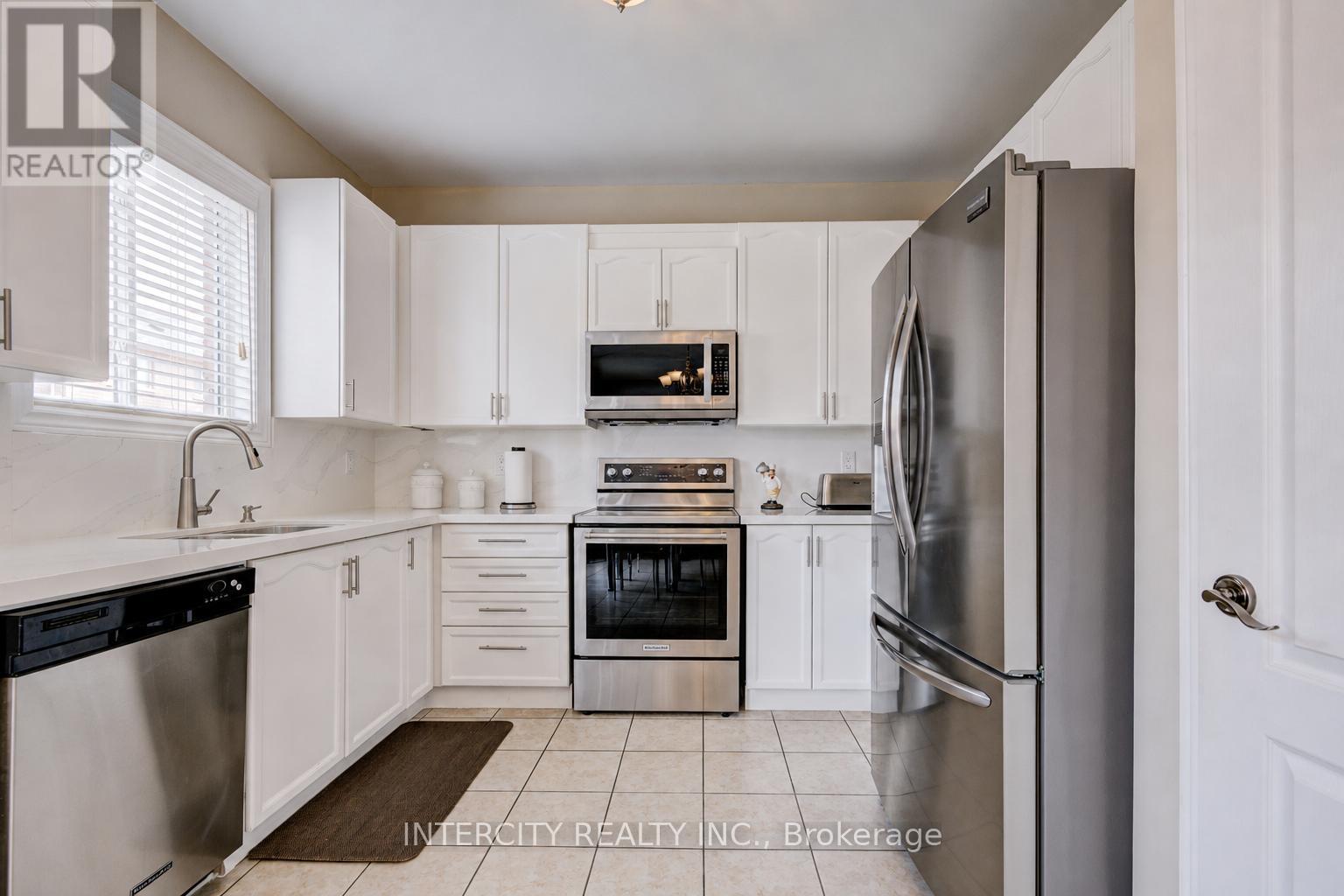 27 MODESTO CRESCENT - 9
