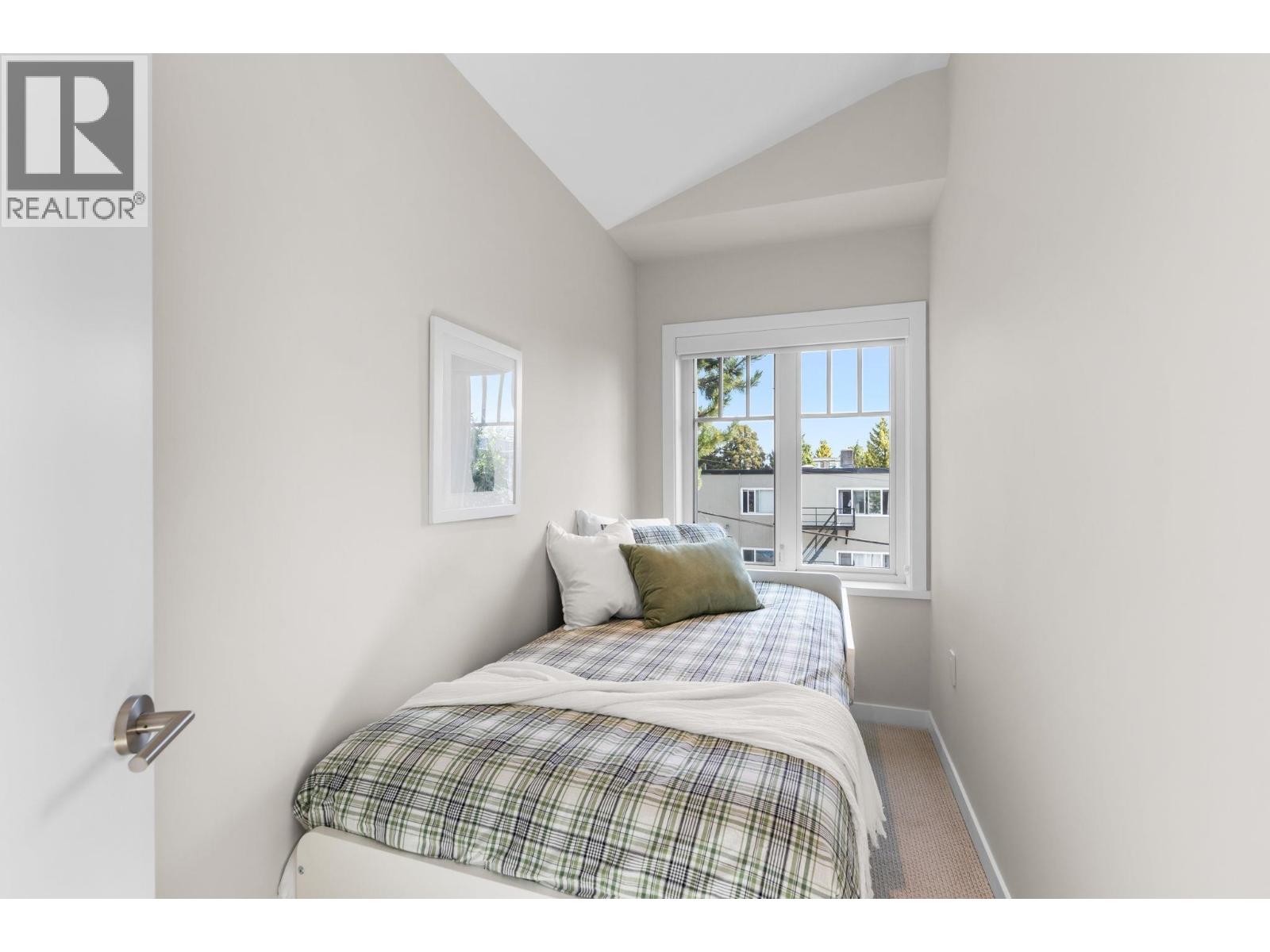 2518 W 3RD AVENUE, Vancouver