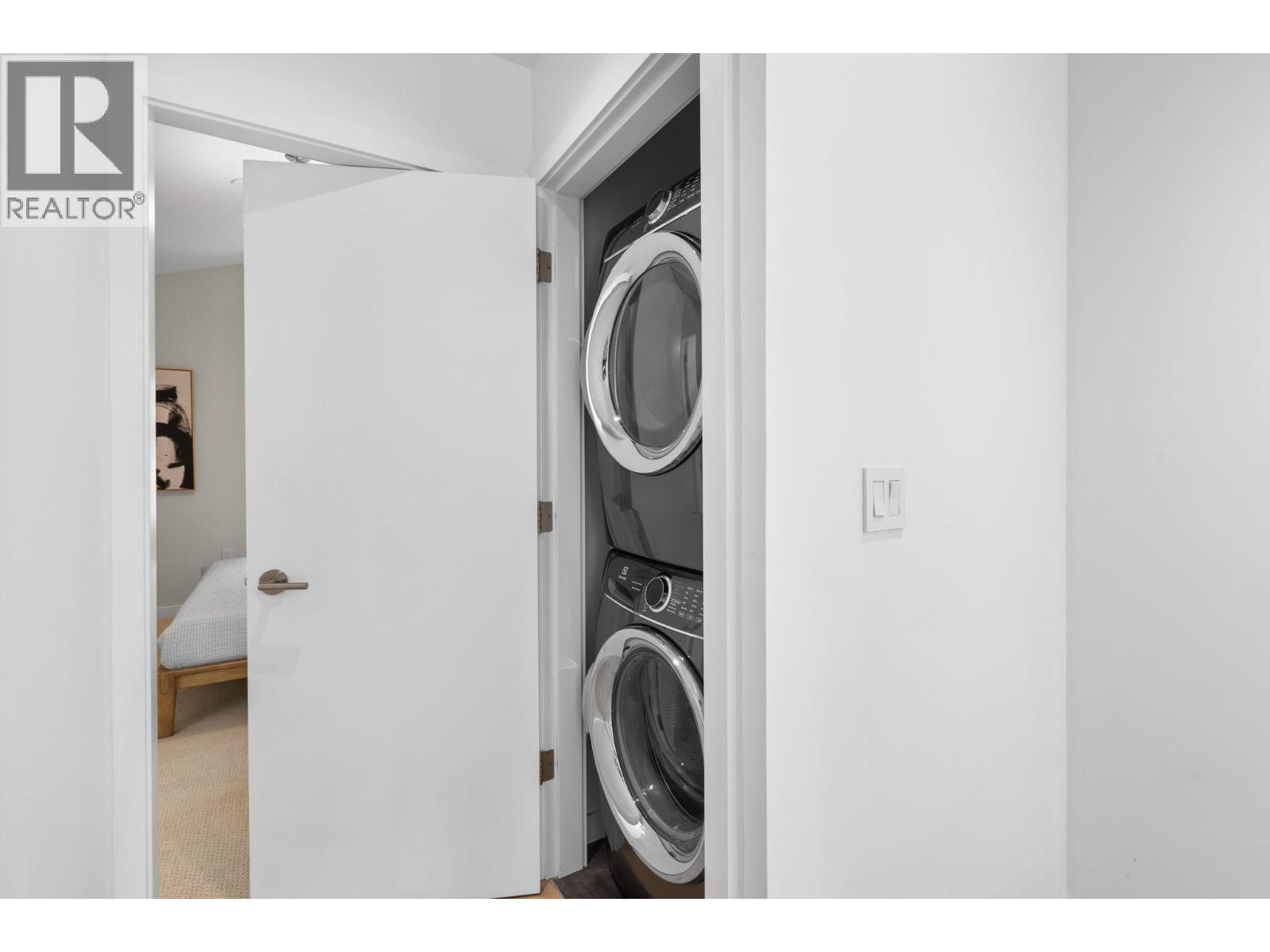 2518 W 3RD AVENUE, Vancouver