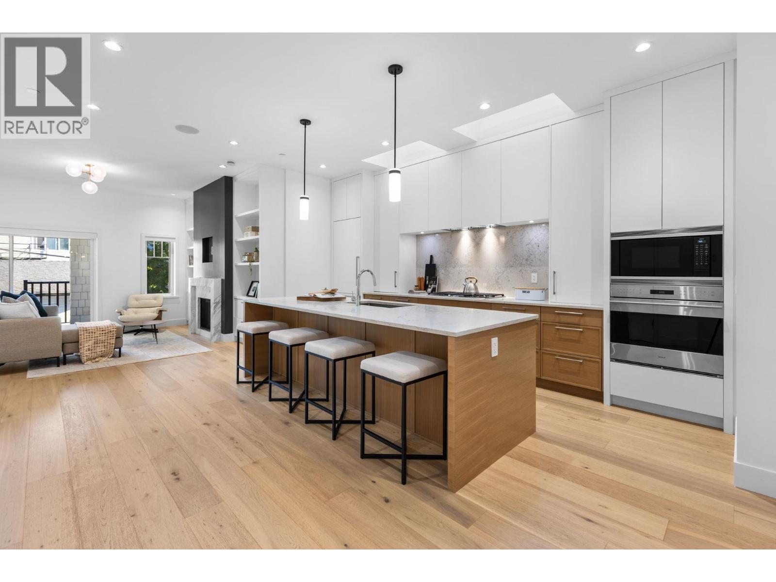 2518 W 3RD AVENUE, Vancouver