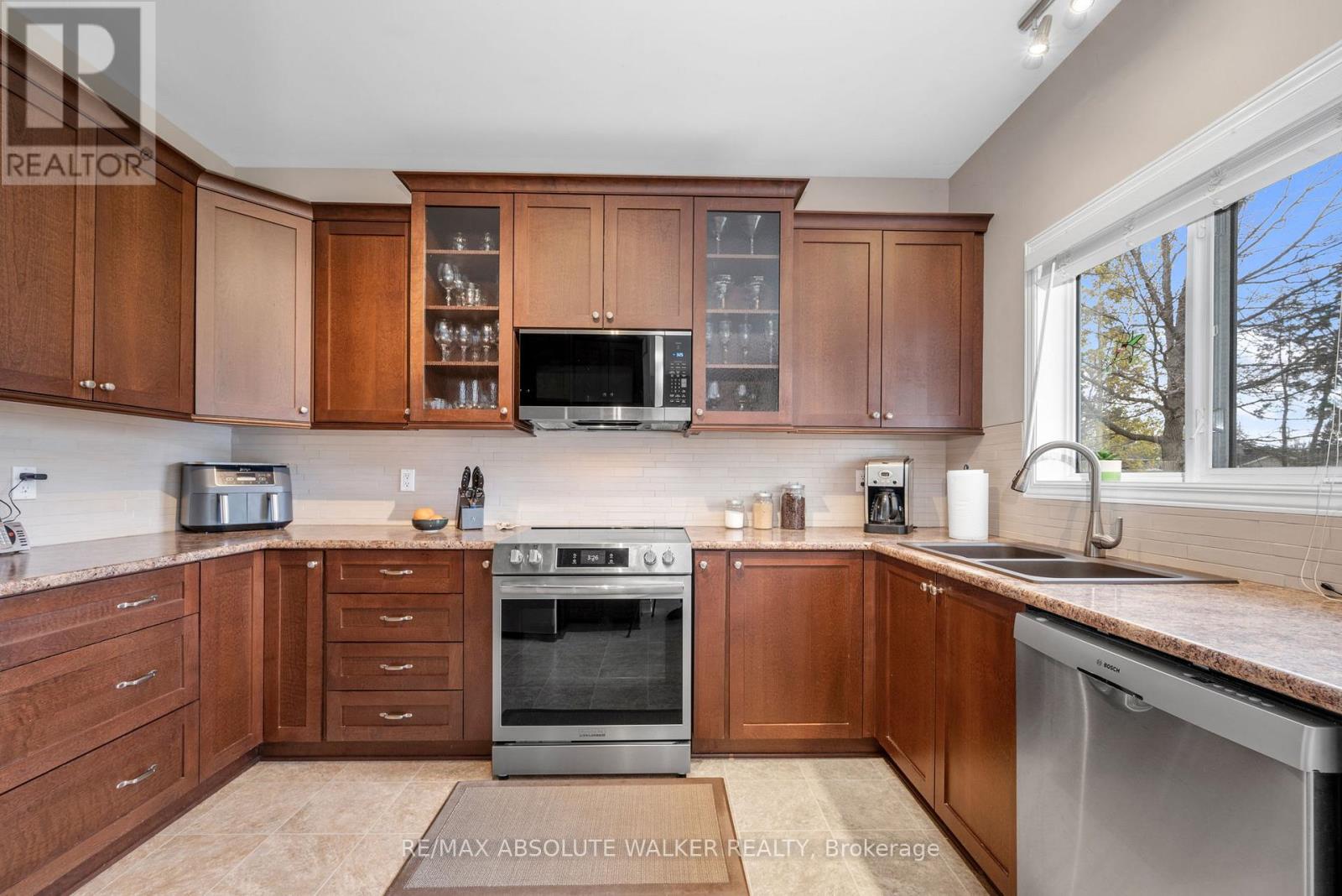 20 MARY HILL CRESCENT - 9