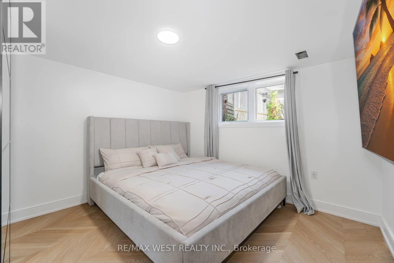 92 ARCHIBALD STREET - 11