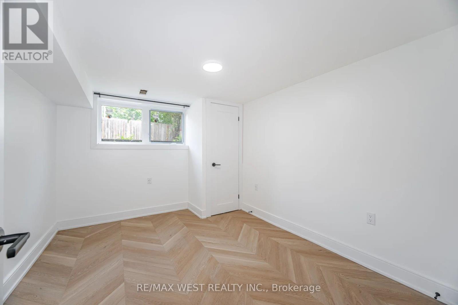 92 ARCHIBALD STREET - 13