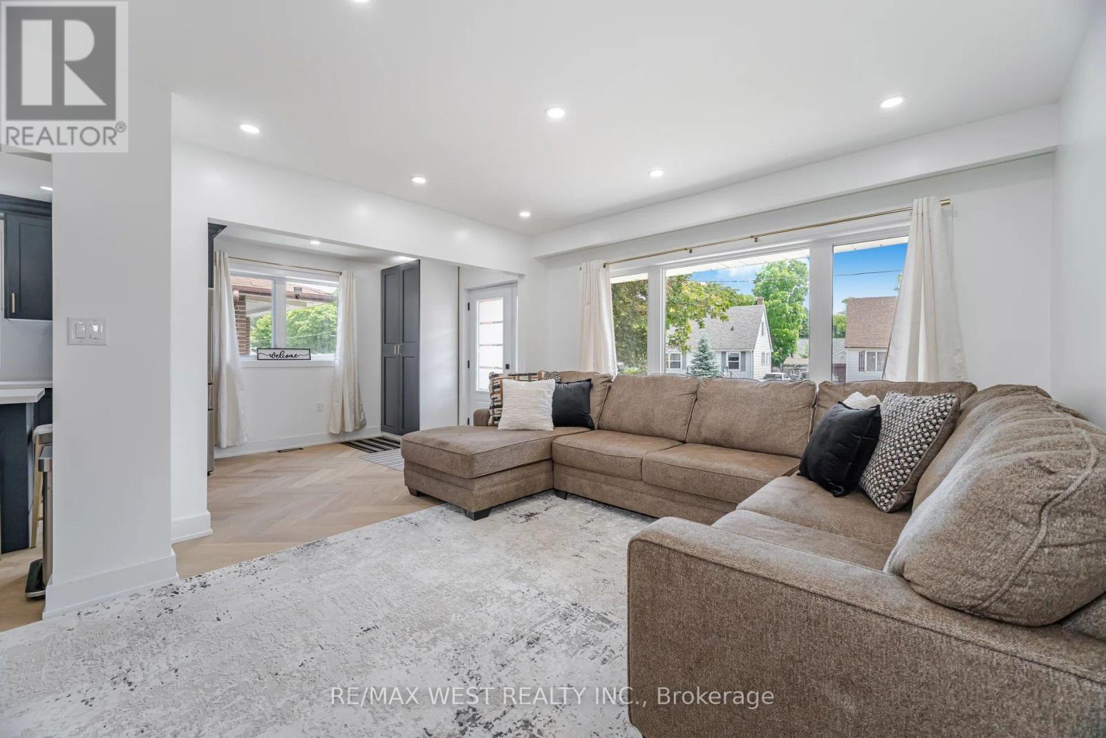 92 ARCHIBALD STREET - 5