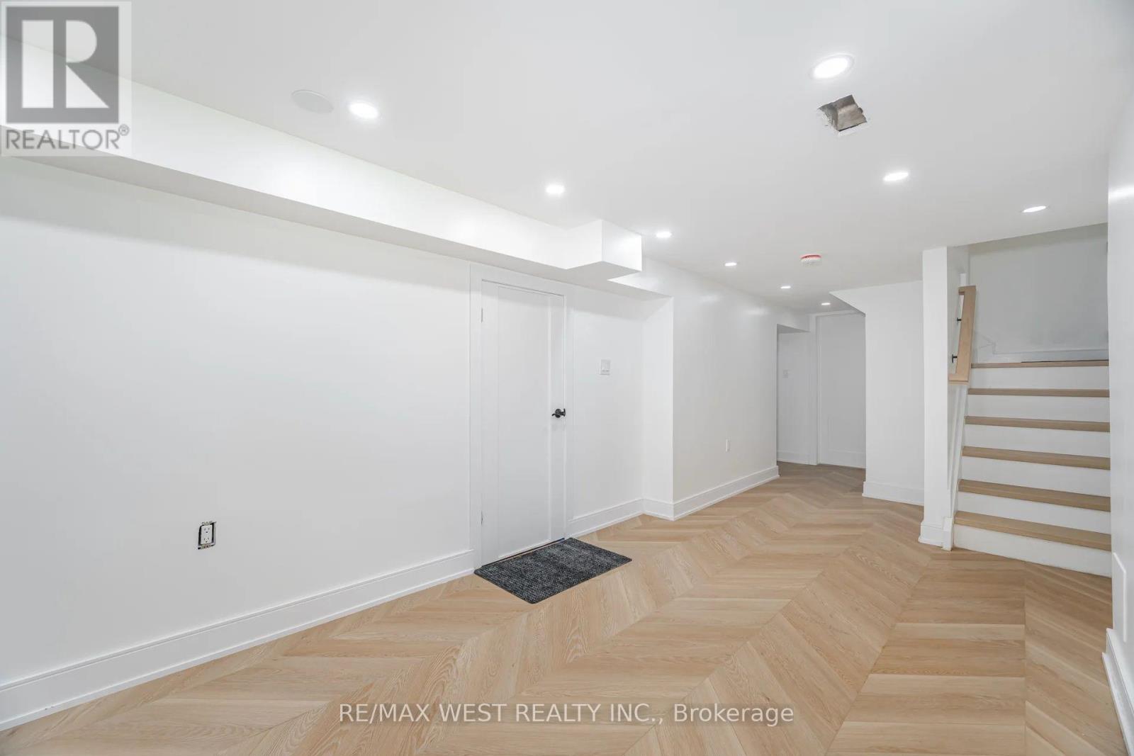 92 ARCHIBALD STREET - 9