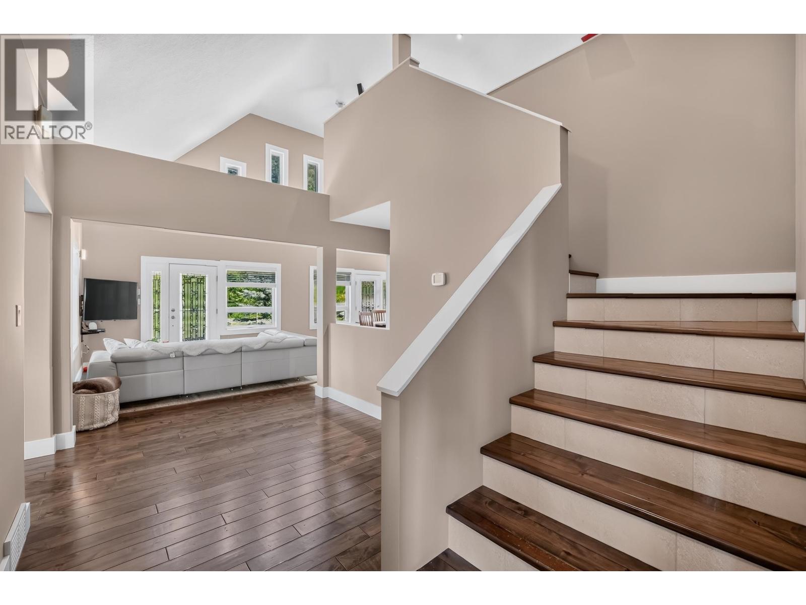 Photo 8 of 36 — 21565 WEST LAKE ROAD · Prince George, BC