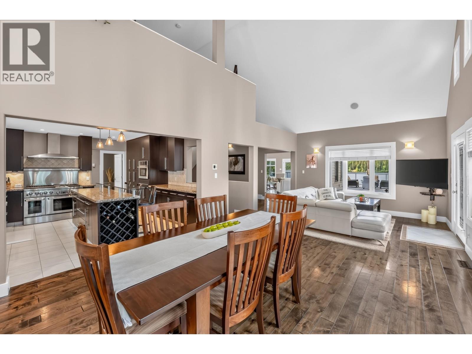 Photo 10 of 36 — 21565 WEST LAKE ROAD · Prince George, BC