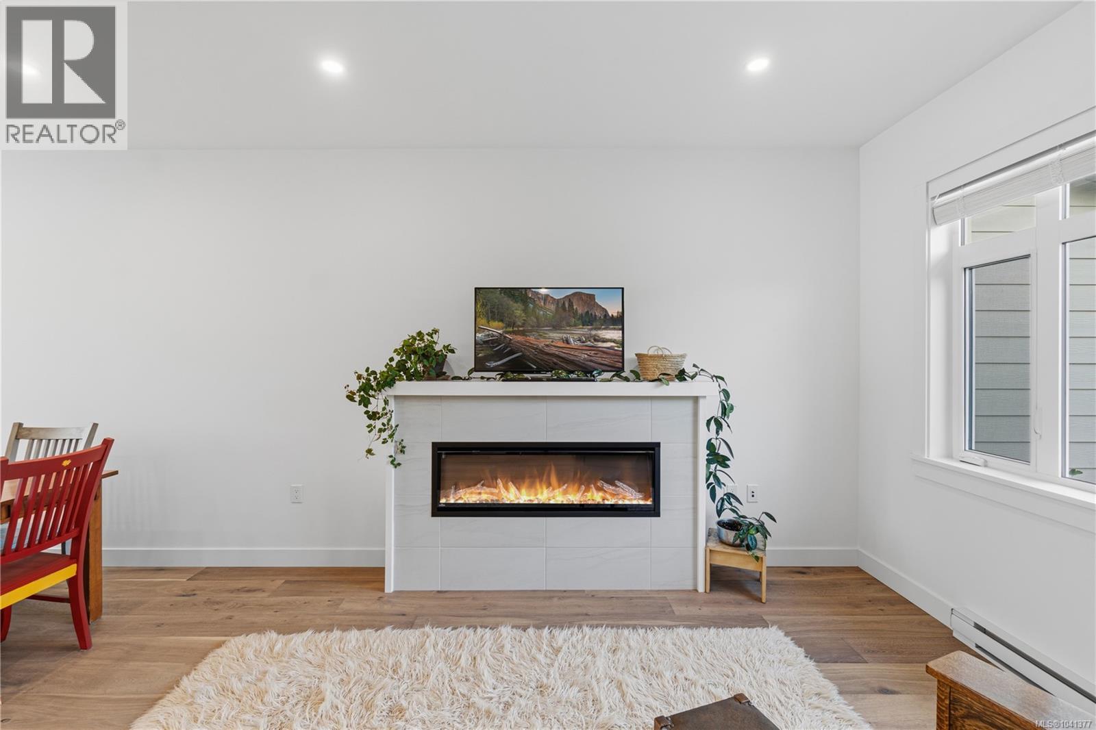 #6 180 First Ave W - 20