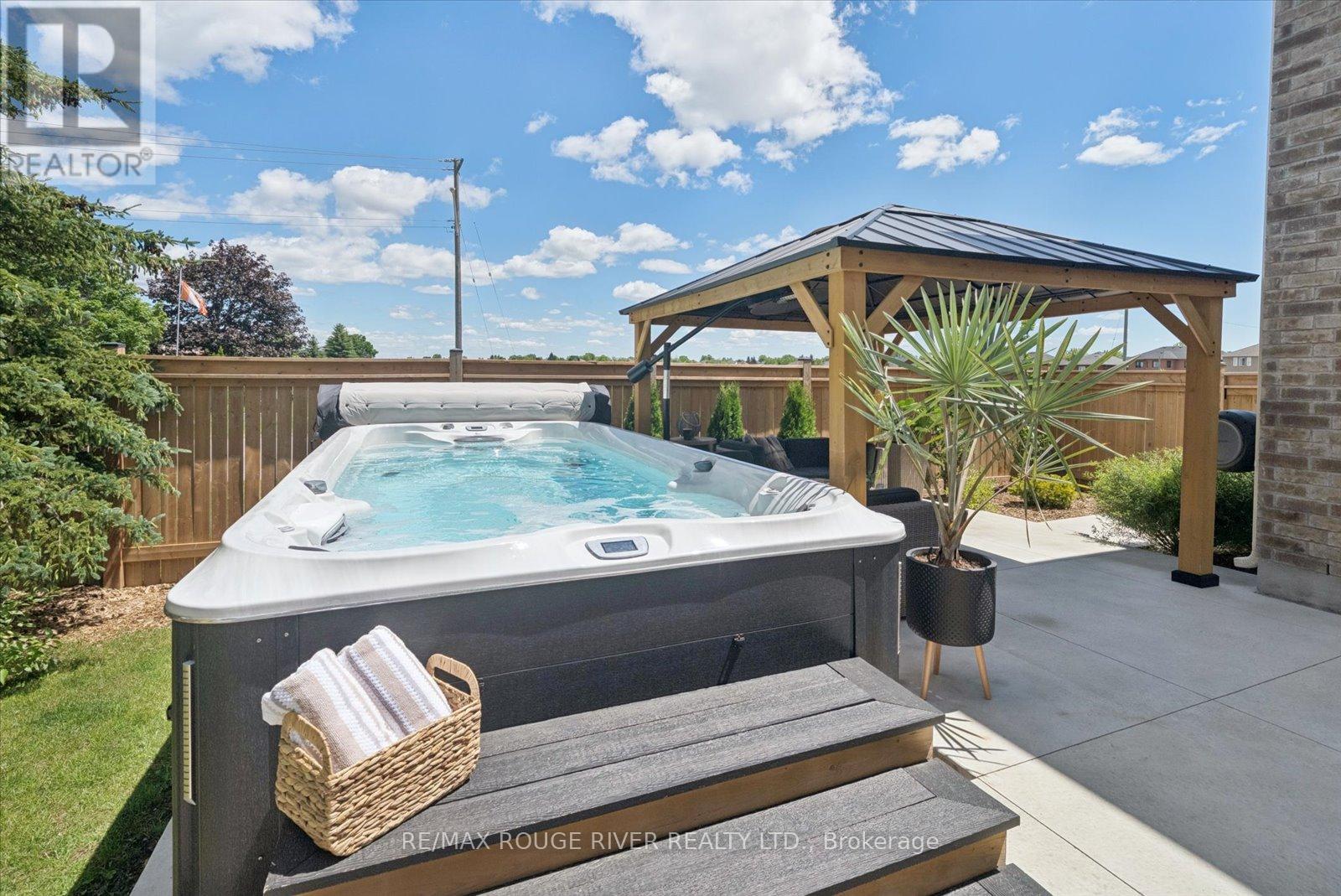 3 BURNHAM COURT - 34