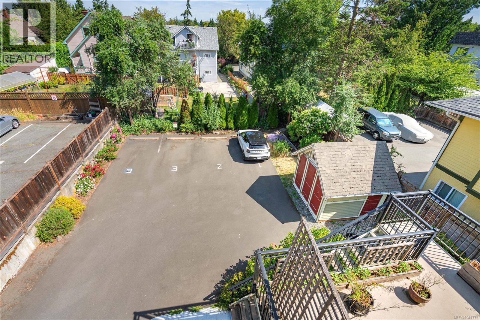 #3 1376 Pandora Ave - 27
