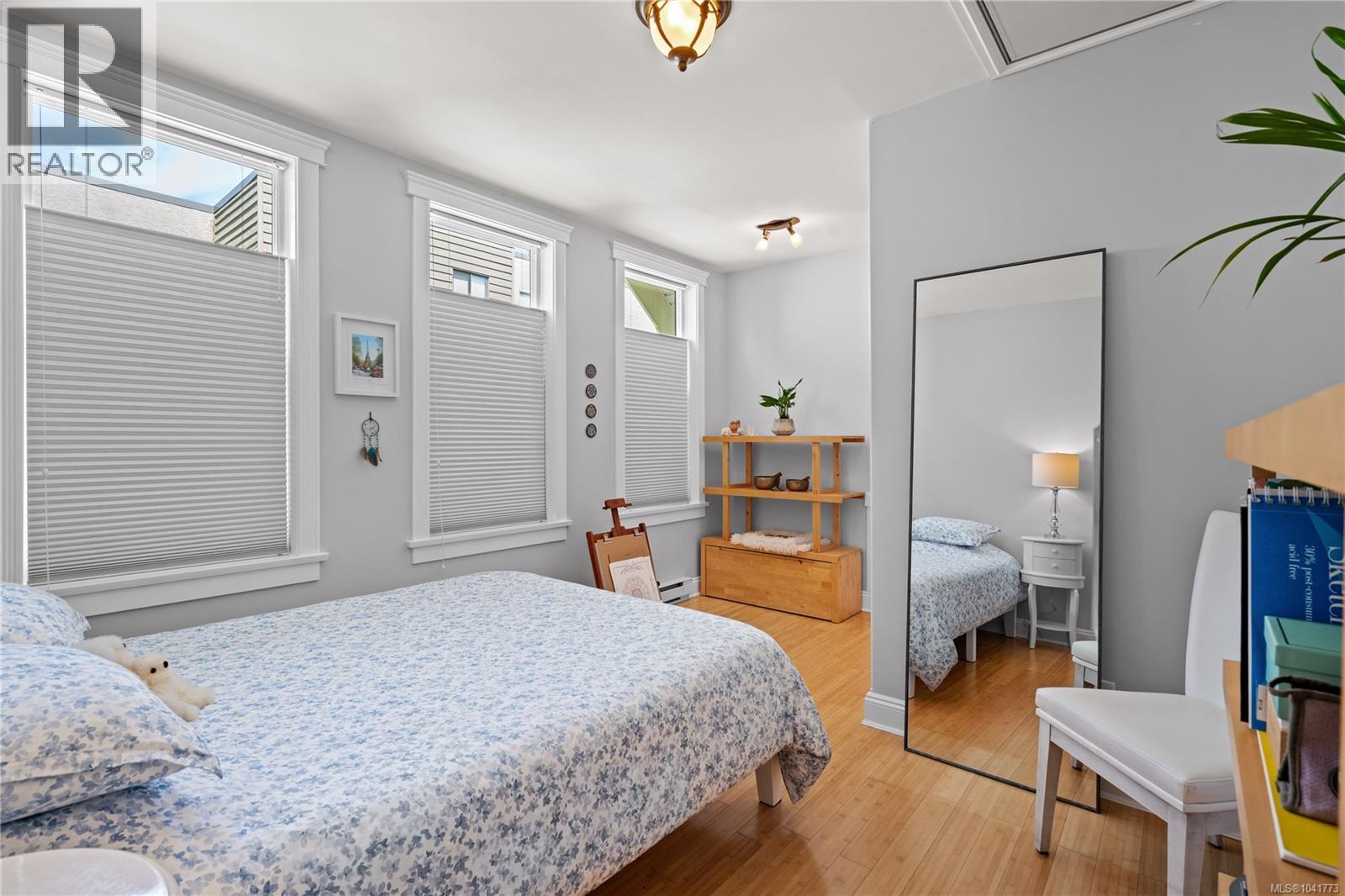 #3 1376 Pandora Ave - 21