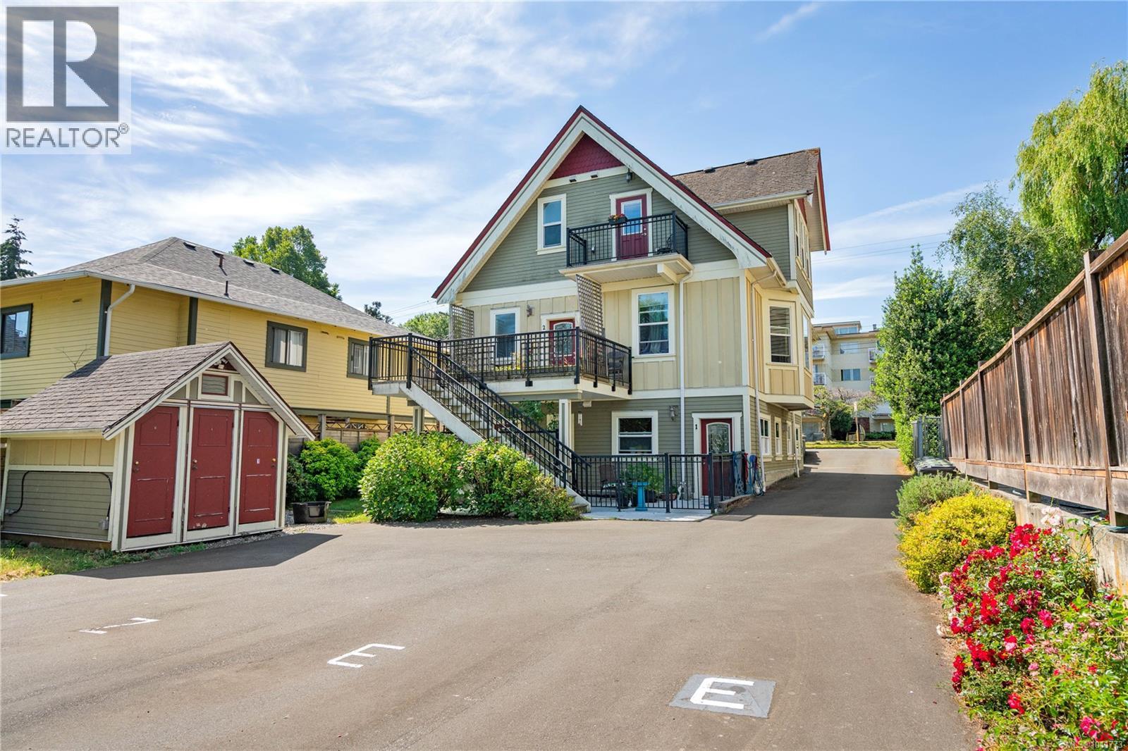 #3 1376 Pandora Ave - 40