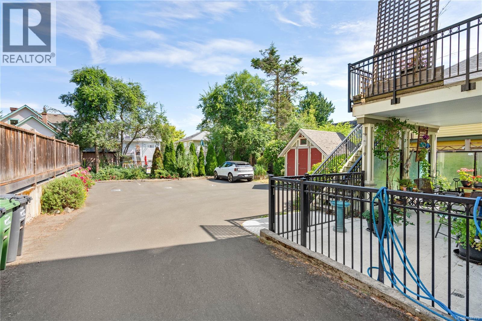 #3 1376 Pandora Ave - 37