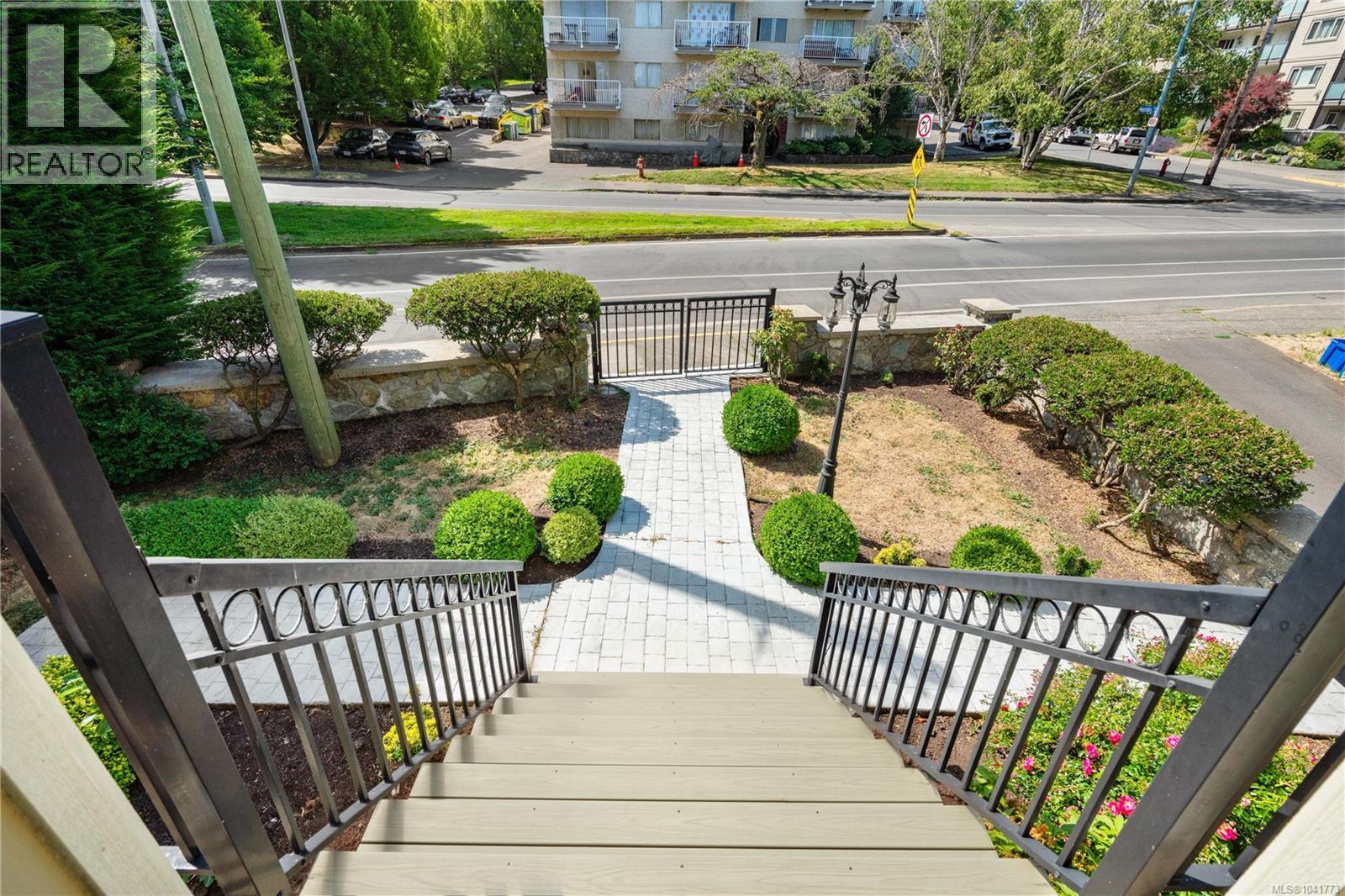 #3 1376 Pandora Ave - 32