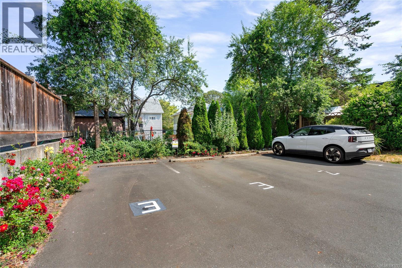 #3 1376 Pandora Ave - 38