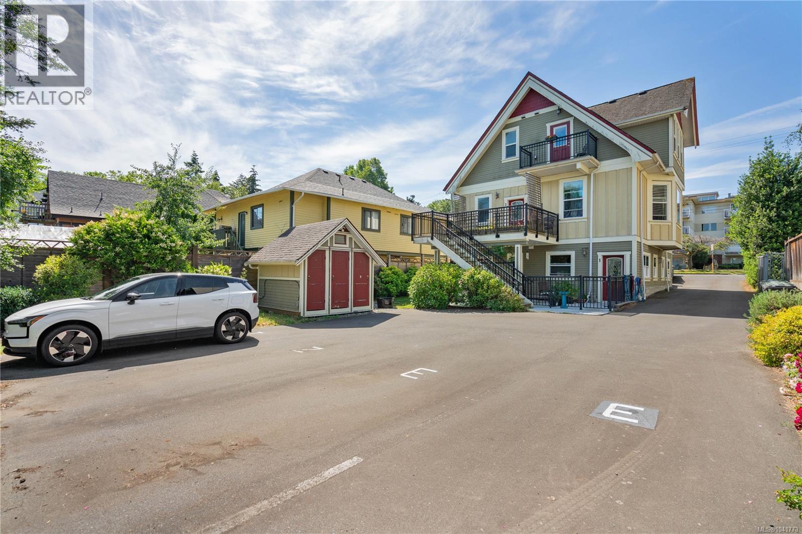 #3 1376 Pandora Ave - 39