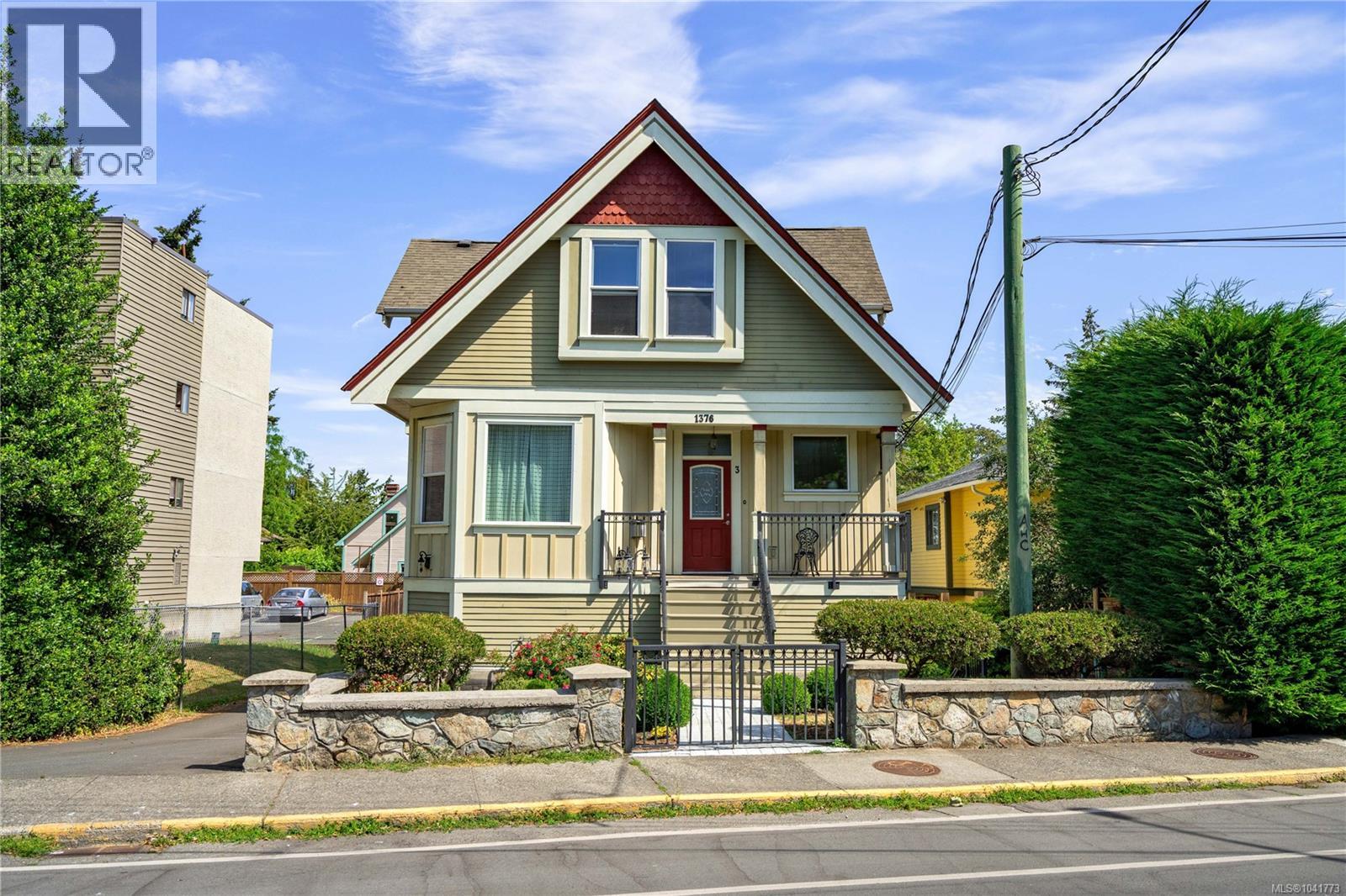 #3 1376 Pandora Ave - 1