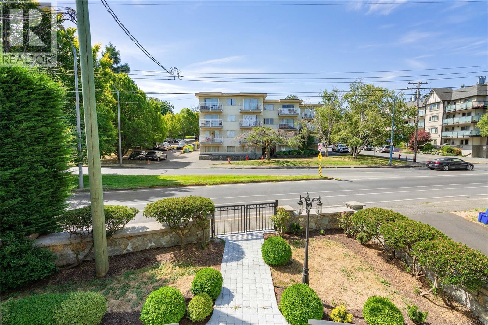#3 1376 Pandora Ave - 33