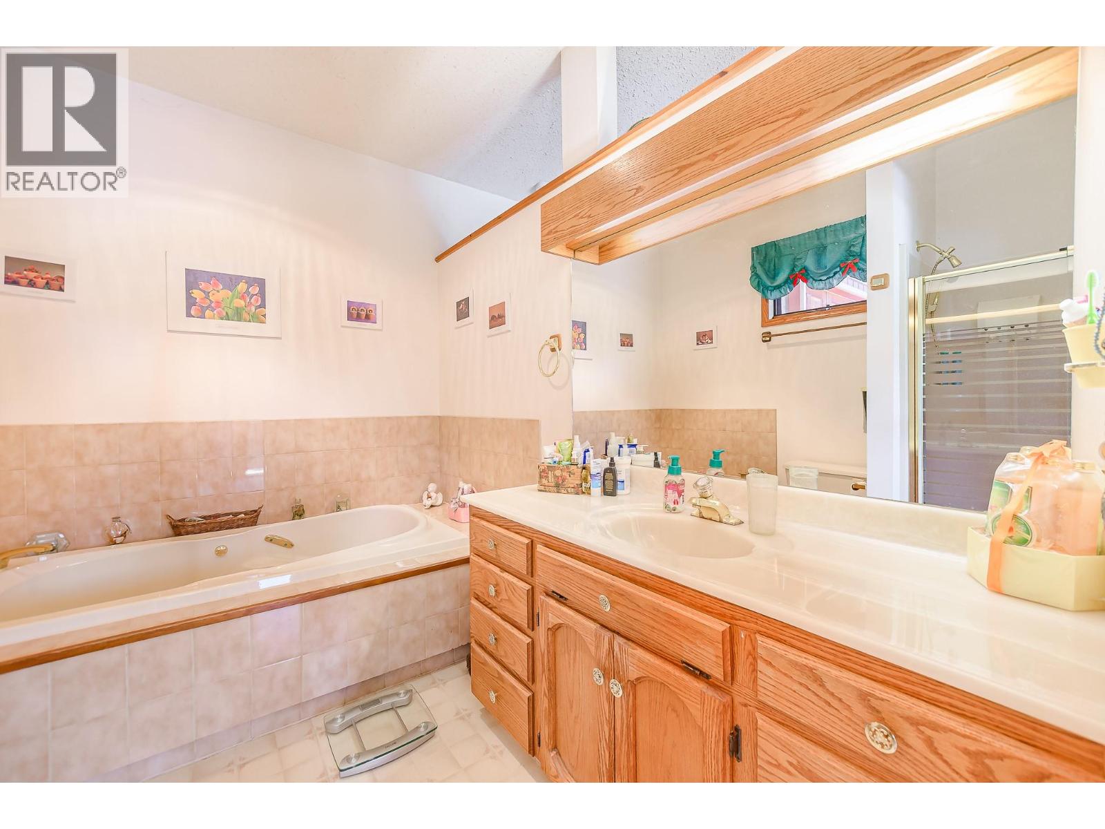 2392 Mt Tuam Crescent - 40