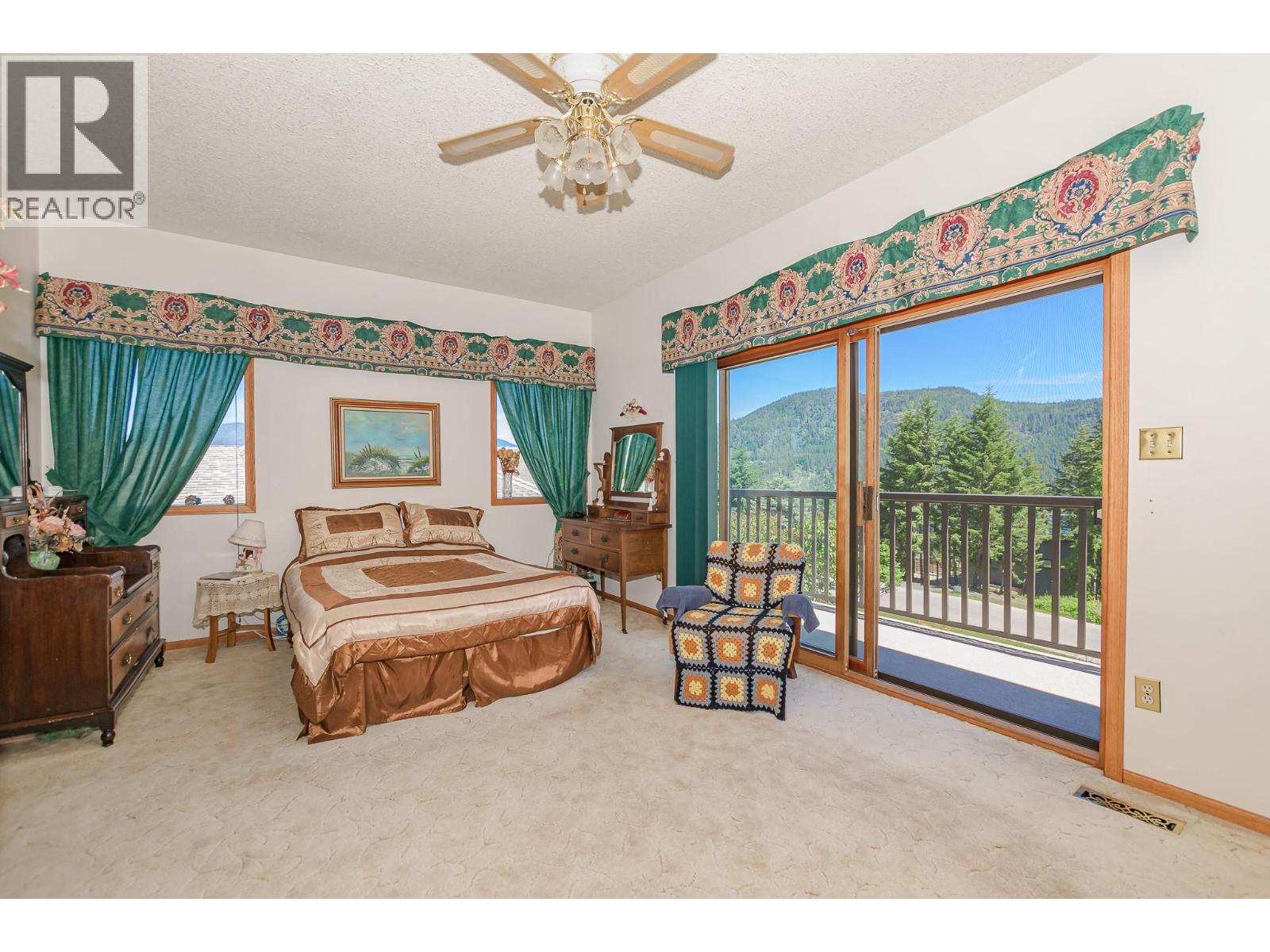 2392 Mt Tuam Crescent - 38