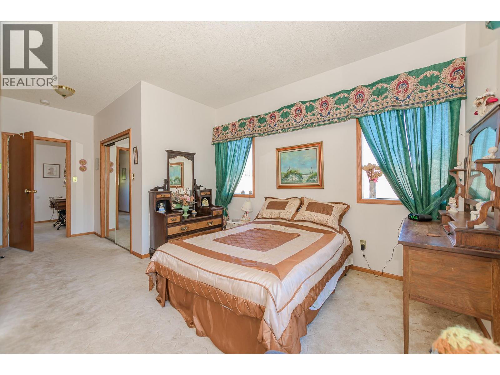2392 Mt Tuam Crescent - 37