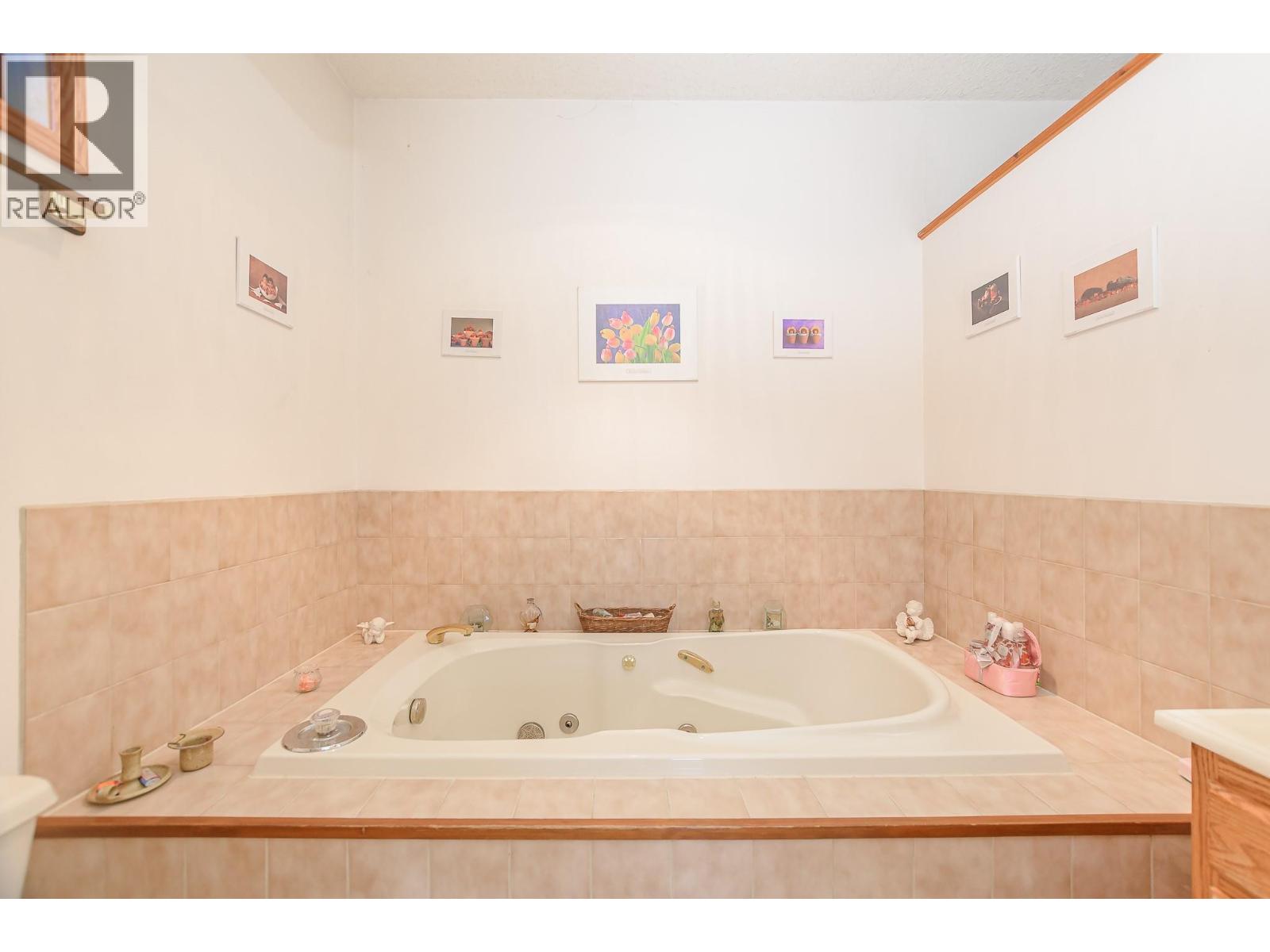 2392 Mt Tuam Crescent - 41