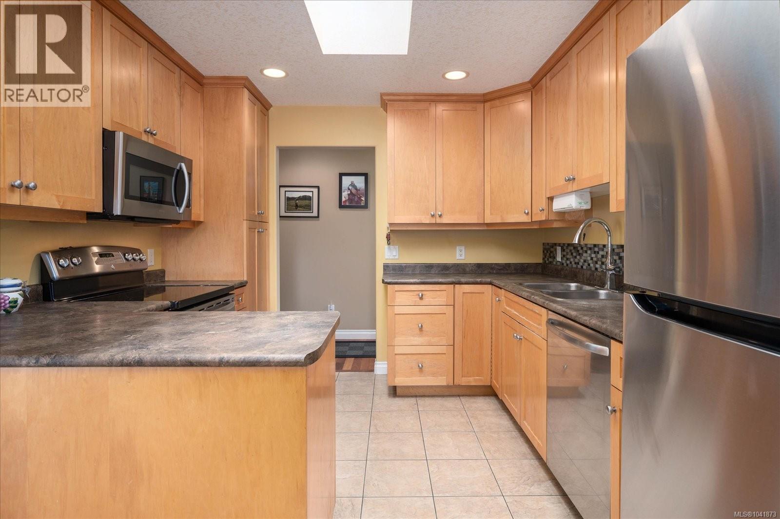 5880 Quarry Cres - 11