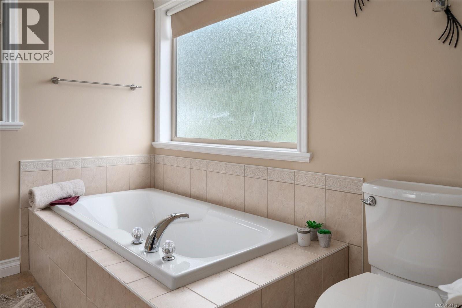 5880 Quarry Cres - 23