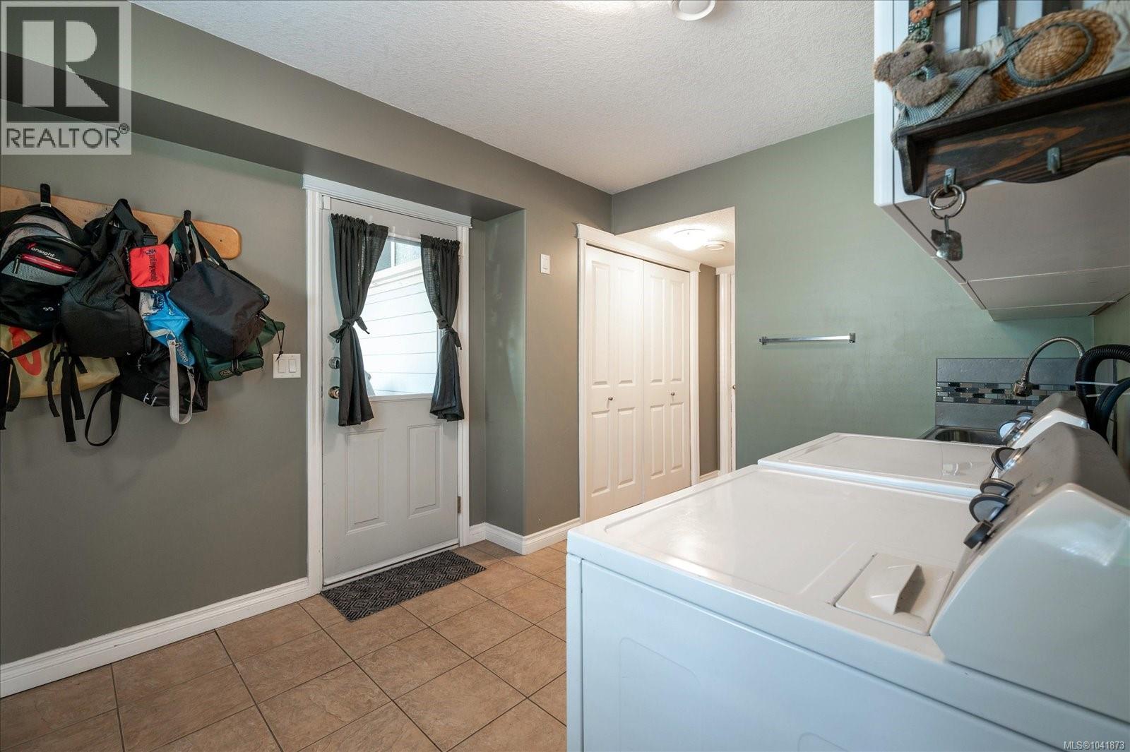 5880 Quarry Cres - 27