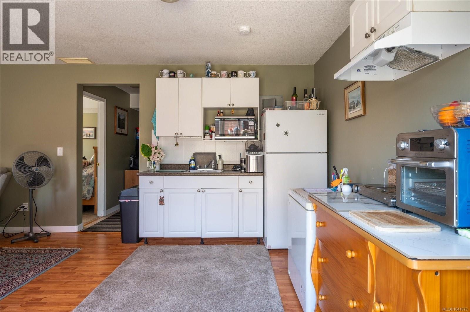 5880 Quarry Cres - 29